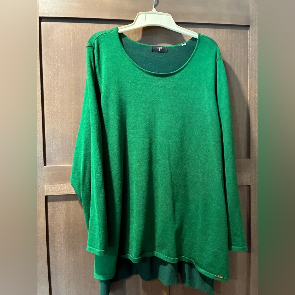 T Tahari Vibrant Green Long Sleeve Top